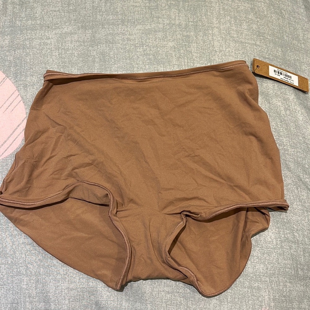 Skims Fits Everybody Boyshorts